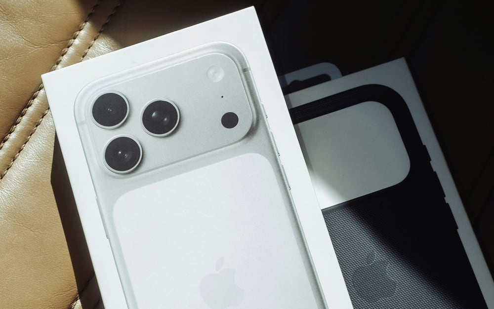 iPhone 17 Pro Verpackung wird ausgepackt