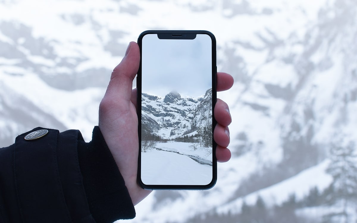 Smartphone im Schnee
