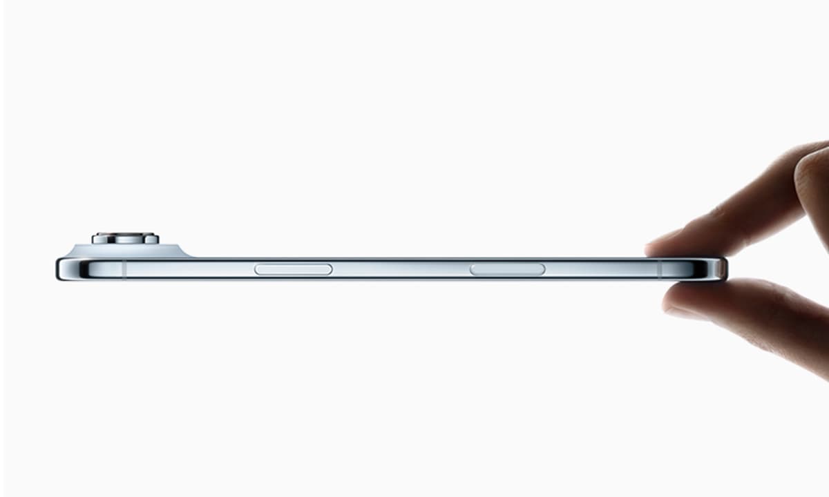 L'iPhone Air dans la main