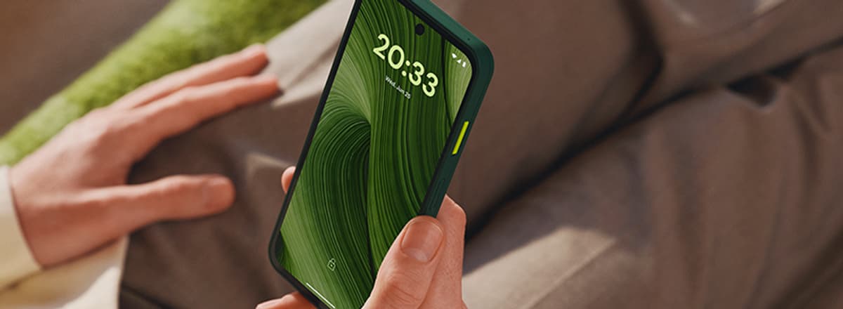 Fairphone 6 in der Hand