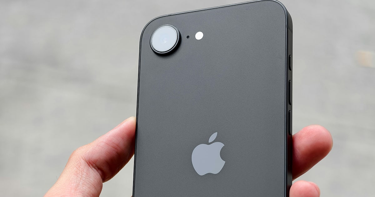 iPhone Rückseite in der Hand