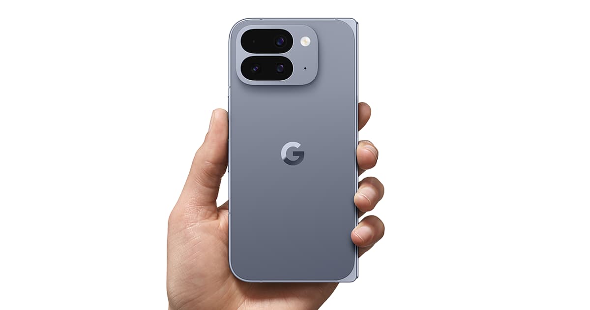 Google Pixel Fold 10 dans la main