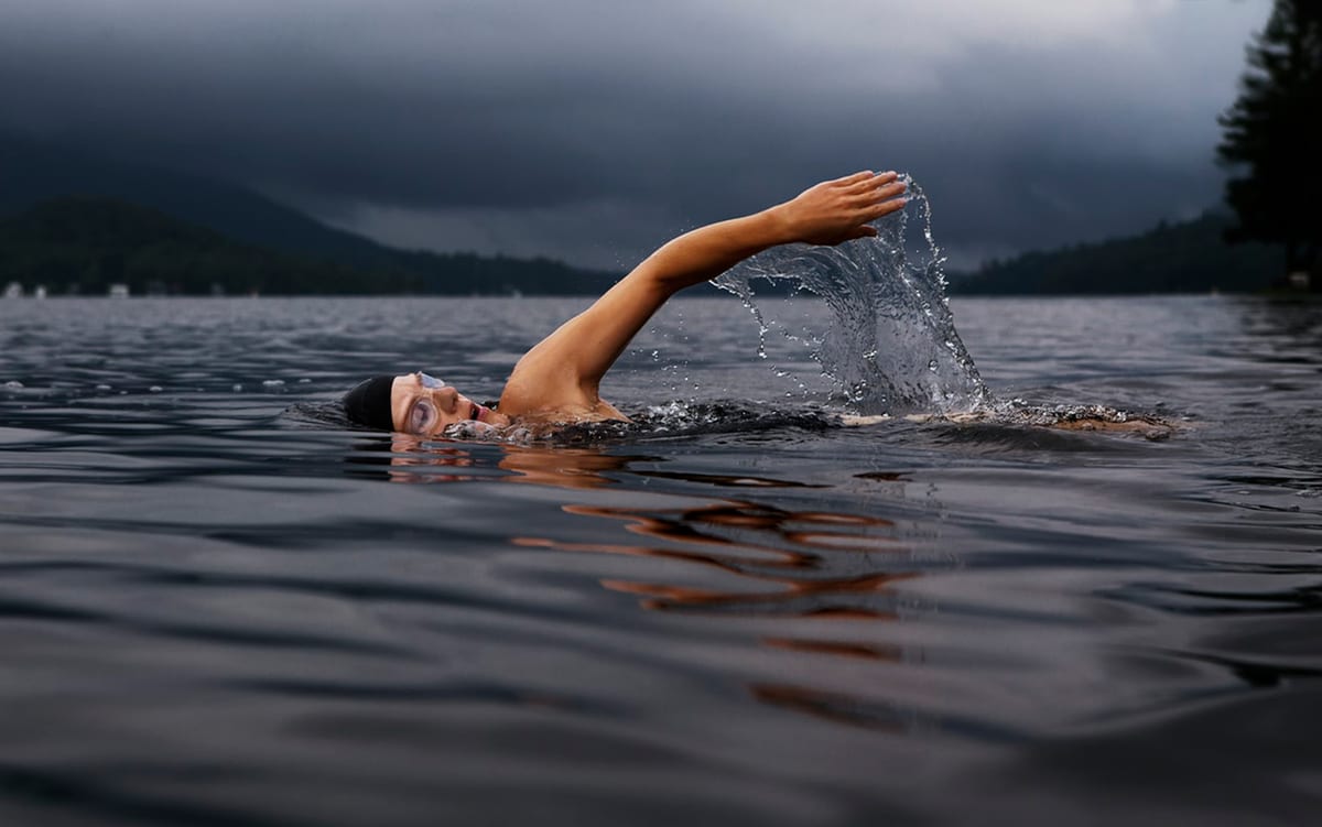 Schwimmer mit Smartwatch