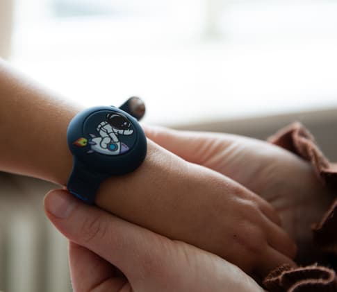 Beeep Kids Wristband Tracker Astronaut Apple Find My & Android